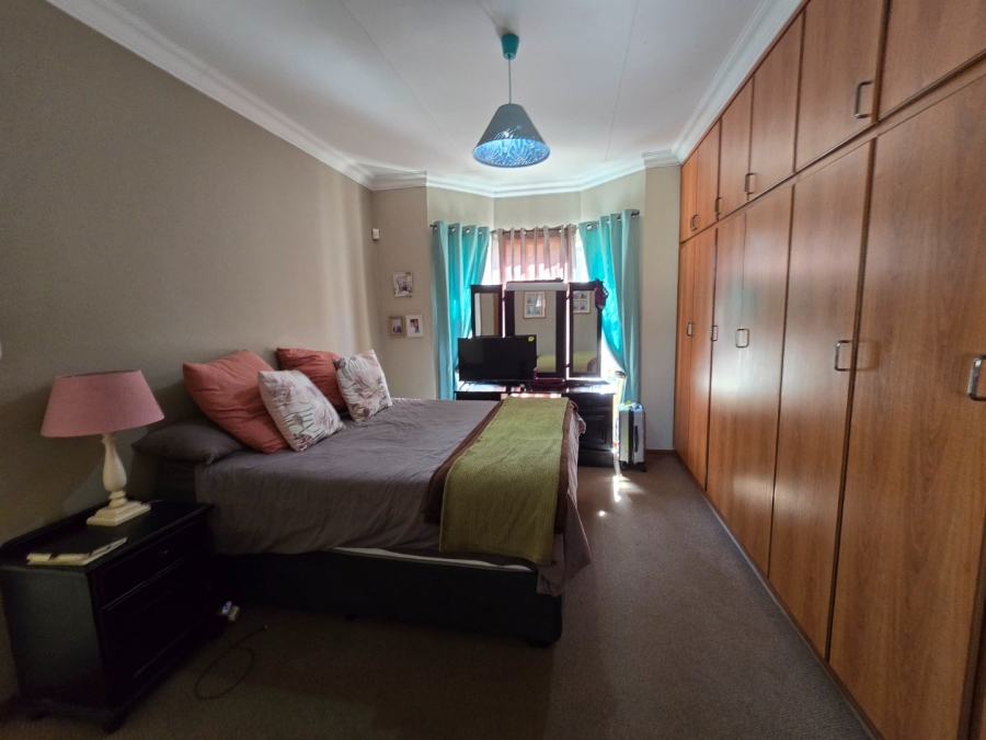 To Let 3 Bedroom Property for Rent in Langenhovenpark Free State